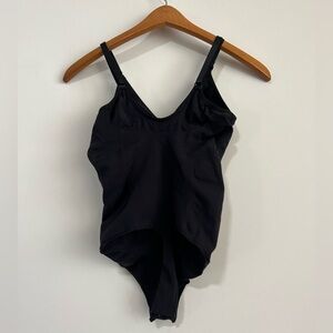 - Skims Size 4x-5x Thong Bodysuit. Excellent Condition.